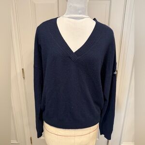 alo Yoga Cashmere Jet Set V-Neck Pullover Navy Medium EUC